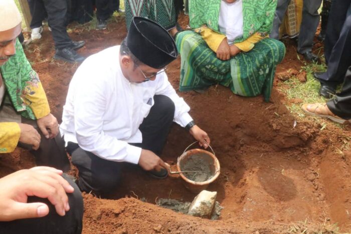 Bupati Sukabumi H. Asep Japar