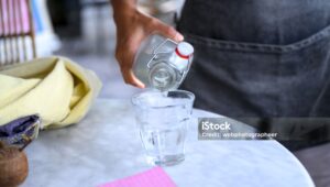 Air Cacing untuk Tipes: Mitos atau Fakta?