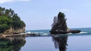 Surga Tersembunyi di Surade Sukabumi, Pantai Karanggantungan dan Bakakak Hayam Jadi Daya Tarik Wisata