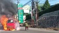 Angkot Jurusan Goalpara Sukabumi Hangus Terbakar di Depan RS Hermina, Lalu Lintas Sempat Lumpuh Total