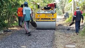 Disperkim Kabupaten Sukabumi Bangun Jalan Desa Sukamaju, Warga Ucapkan Terima Kasih