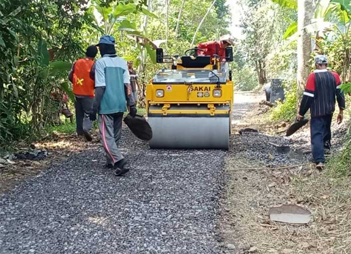 Jalan Desa Sukamaju Sukabumi