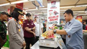 Wakil Wali Kota Sukabumi Lakukan Pengecekan Langsung Kualitas Beras di Pasar dan Mall