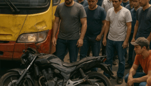 Di Jalan Pembangunan Kota Sukabumi Pengendara Sepeda Motor Tertabrak Bus, Satu Orang Luka – Luka