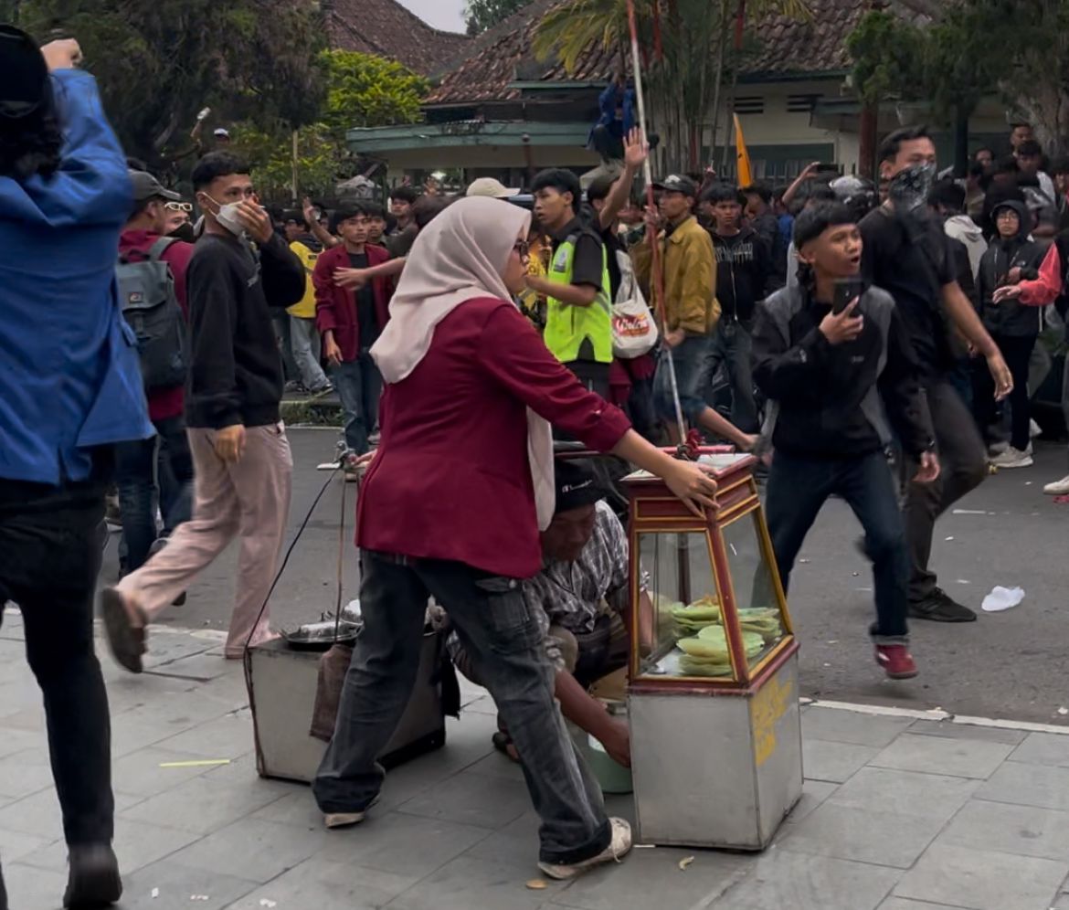 Aksi demo di Sukabumi