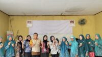 Mahasiswa KKN UMMI Sosialisasi dan Demo Masak Puding Daun Kelor di Desa Hegarmulya