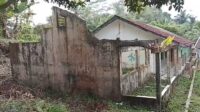 Siswa SDN Tegalega Sukabumi Belajar di Gedung Ambruk Tanpa Atap