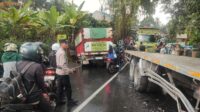 Dua Truk Tabrakan di Cikembar, Dua Sopir Luka dan Rumah Warga Rusak