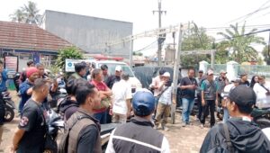Tak Lagi Percaya kepada Kades, GMBB Geruduk Kantor Desa Babakanjaya