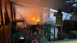 Diamuk Si Jago Merah, Pemilik Rumah Padang Rugi Rp500 Juta