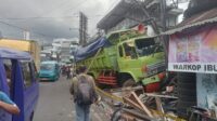 Truk Pengangkut Tanah Kecelakaan di Cibadak, Dua Orang Luka-luka