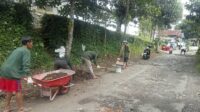 Jalan Rusak Tak Kunjung Diperbaiki, Warga Warnajati Gelar Kerjabakti