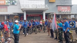 Puluhan Pesepeda Ramaikan Gowes Peringatan Hari Pahlawan di Cibadak