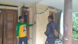 Pergerakan Tanah di Desa Bantarkalong Sukabumi, Puluhan Rumah Rusak Parah