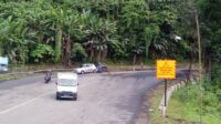 Tak Pernah Awet, Jalan Tanjakan Baeud di Warungkiara Kembali Rusak Lagi