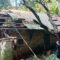 POHO TUMBANG: Rumah warga di Kampung Benda, RT 001 RW 006, Desa Karangtengah, Kecamatan Cibadak, mengalami rusak sedang setelah tertimpa pohon suren yang tumbang, Kamis (25/12/2025). Ft: Ist
