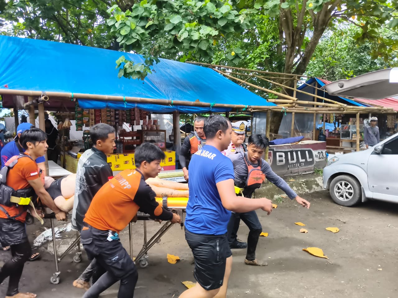 MULAI TERUNGKAP: Proses penyelidikan dan identifikasi wistawan yang meninggal akibat kecelakaan laut (laka laut) di kawasan wisata Pantai Karanghawu masih berjalan. Ft: Ist