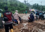 Tertutup Material Bencana, Jalan Sukabumi – Sagaranten Tak Bisa Dilalui