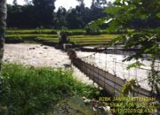 Kondisi jembatan gantung yang putus akibat luapan Sungai Cimandiri di Dusun Leuwidinding, Kecamatan Jampang Tengah, Kabupaten Sukabumi, Senin (29/12/2025). Ft: Ist