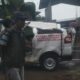 TERTIMPA POHON: Ambulans milik Pemdes Mekarsari mengalami kerusakan setelah tertimpa pohon tumbang di Kecamatan Nyalindung, Kabupaten Sukabumi, Rabu (21/1/2026). Beruntung, tidak ada korban jiwa dalam peristiwa tersebut. Foto: BPBD for INILAHSUKABUMI.COM