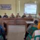SOSIALISASI: Dirut Perumda BPR Sukabumi, Udung saat menghadiri sosialisasi program PRIMAS dan Tabungan Pajak Kendaraan (TAPAK) bersama Forkopimcam, kepala desa, dan lembaga pendidikan se-Kecamatan Cicurug, Kabupaten Sukabumi, Selasa (27/1/2026), guna meningkatkan literasi keuangan dan mendorong pertumbuhan UMKM. Foto: BPR for INILAHSUKABUMI.COM