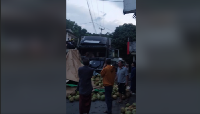 Tronton vs Truk di Palabuhanratu Sukabumi, Begini Kronologisnya