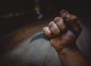 Tragis! Hanya Karena Pohon Jengkol Ditebang, Paman di Sukabumi Nekat Tusuk Keponakan hingga Kritis