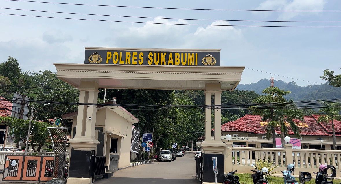 UNGKAP KASUS KORUPSI: Polres Sukabumi mengungkap kasus dugaan korupsi dana BLT di Desa Karangtengah, Kecamata Cibadak yang menjerat mantan kepala desa, GI dengan ancaman hukuman penjara seumur hidup atau maksimal 20 tahun. Foto: Istimewa
