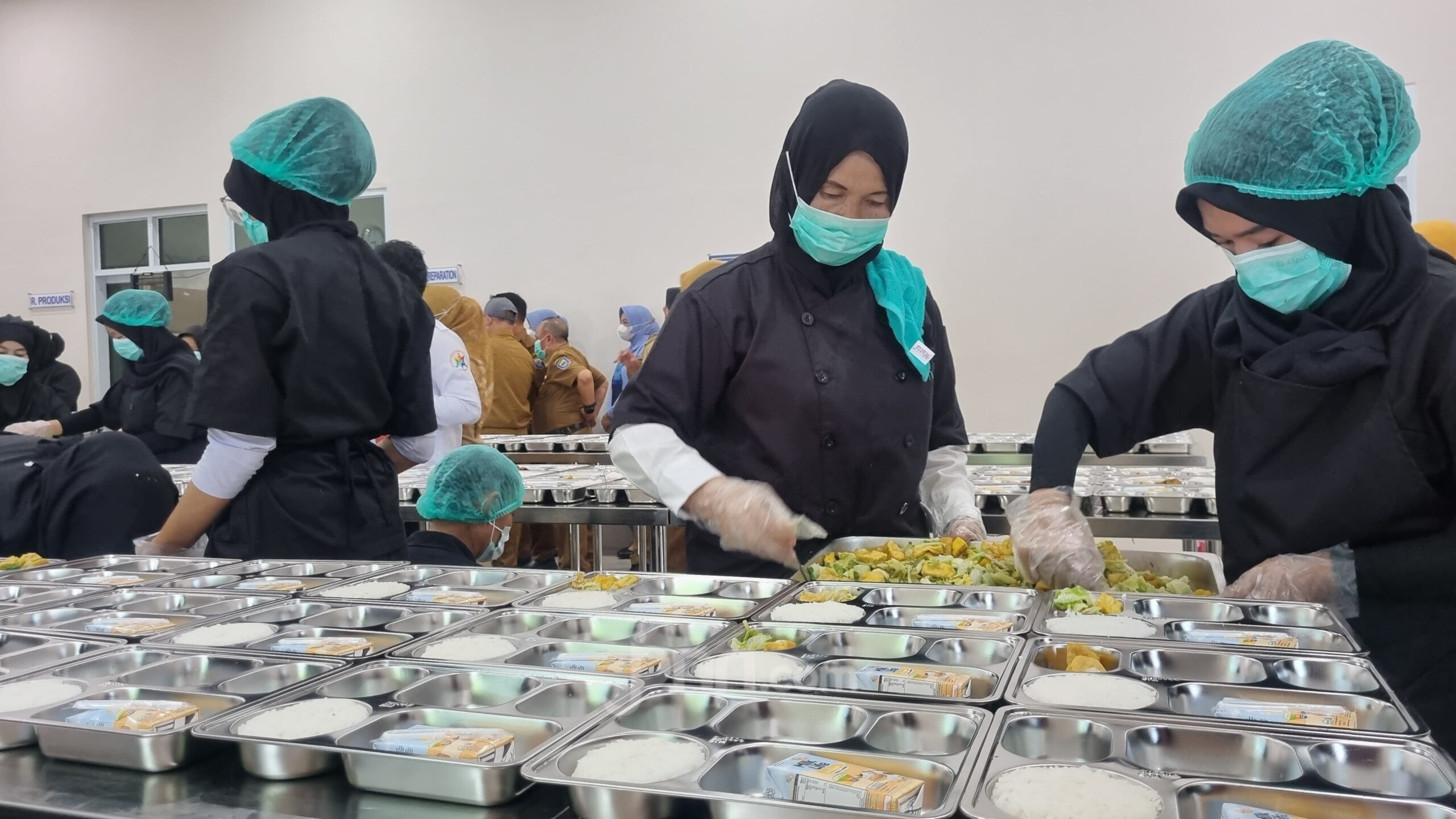 Ketua Komisi IV DPRD Kabupaten Sukabumi, Ferry Supriyadi, menegaskan pentingnya keterlibatan pelaku Usaha Mikro, Kecil, dan Menengah (UMKM) serta petani lokal dalam pelaksanaan Program Makan Bergizi Gratis (MBG). Sumber Foto: Net/Istimewa