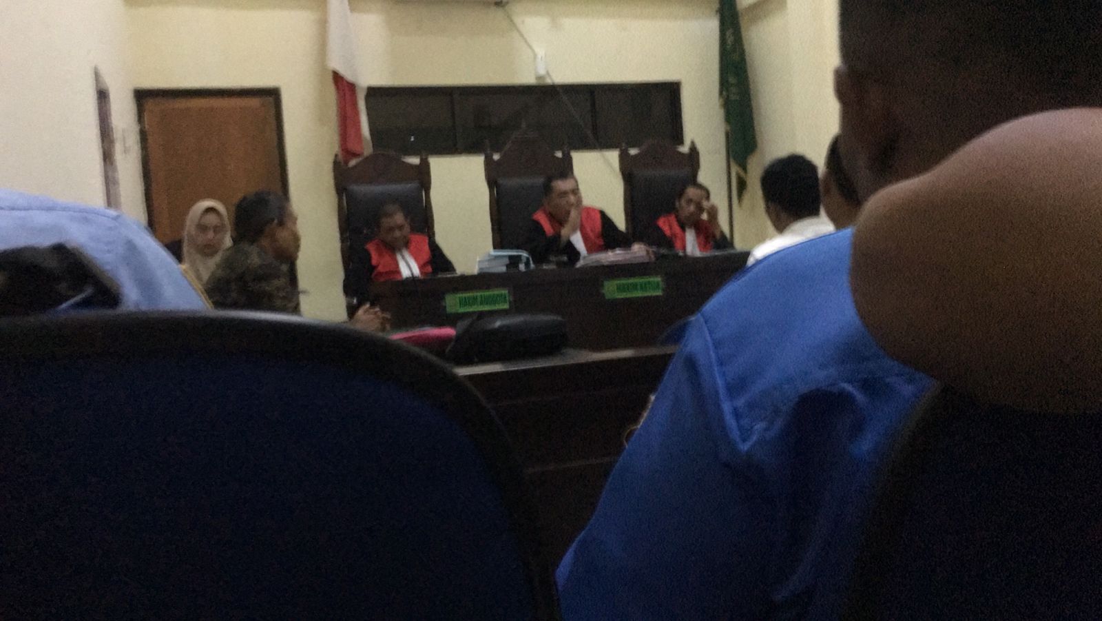 Suasana persidangan gugatan sengketa tanah Natadipura melawan PTPN di Pengadilan Negeri, dengan agenda pemeriksaan saksi fakta yang menghadirkan empat kepala desa dari Kecamatan Warungkiara, Kabupaten Sukabumi. Foto: KARIMULLAH//INILAHSUKABUMI.COM