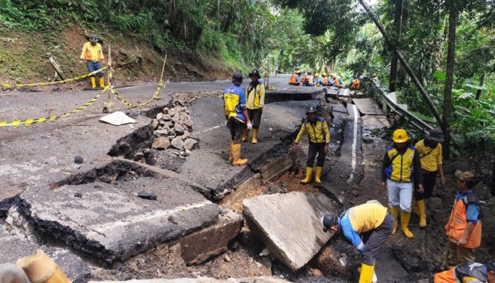 Sesar Cimandiri Aktif, Diduga Pemicu Jalan Sukabumi-Sagaranten Ambles