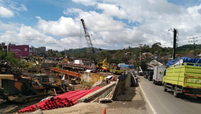 Jalan ke Masjid Terganggu Gegara Proyek Jembatan, Warga Pamuruyan Akan Datangi PUPR