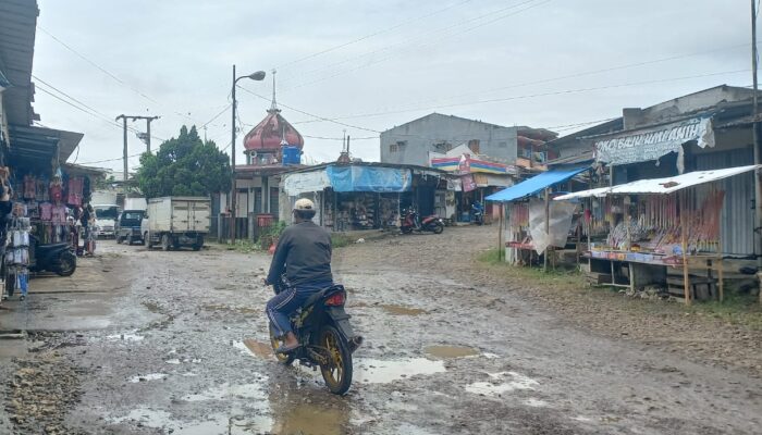 Setiap Hari Pemda Tarik Retribusi, Fasilitas Pasar Cigombong Tak Pernah Diperbaiki
