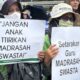 Guru Madrasah saat menggelar aksi unjukrasa di Jakarta, Rabu (11/2/2026). Foto: Suara.com