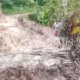 Dinas Pekerjaan Umum (PU) Kabupaten Sukabumi memastikan perbaikan jalan rusak parah di Desa Mekarjaya, Kecamatan Warungkiara, akan direalisasikan pada tahun anggaran 2026. Foto: Istimewa