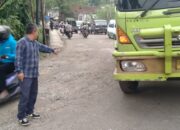 Jalan Nasional di Perlintasan Sekarwangi Sukabumi Rusak Parah, Ibu Hamil Terjatuh