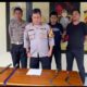 REALIS: Polsek Cibadak mengamankan empat pelaku pembacokan beserta barang bukti senjata tajam, Senin (2/2/2026). Foto: IDAM/INILAHSUKABUMI.COM