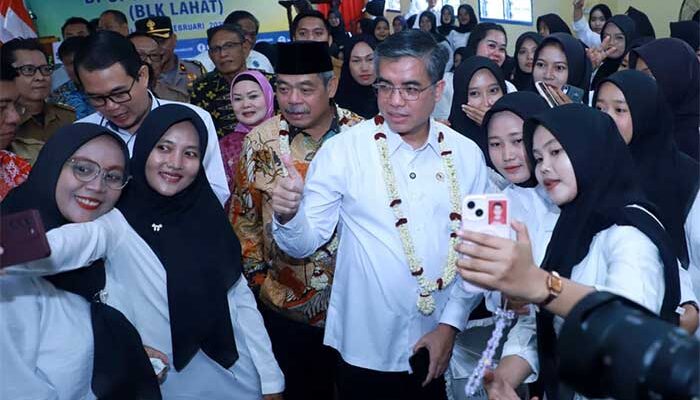 Menaker Minta Lulusan BLK Diantar Sampai Dapat Kerja