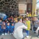 Program Polisi Sahabat Anak Polsek Cibadak menghadirkan edukasi yang hangat dan humanis, memperkenalkan tugas kepolisian kepada anak-anak PAUD melalui kegiatan interaktif di Mapolsek Cibadak, Kabupaten Sukabumi. Foto: IDAM//INILAHSUKABUMI.COM