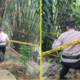 Polisi dari Polsek Cikembar saat mengevakuasi asad Ai Maryati, warga Desa Bojong, Kecamatan Cikembar, Sabtu (21/2/2026). Foto: Dok. Polsek Cikembar