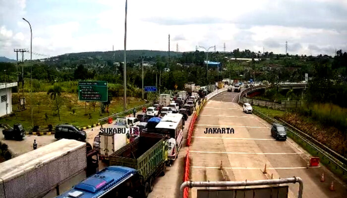 Penampakan Kemacetan dan Curhatan Pengguna Exit Tol Bocimi