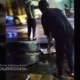 Ban mobil sumbu tiga yang menghantam tempat dagangan warga dan melukai dua orang pedagang di Cibadak, tepatnya depan Masjid Darul Matin, sekira pukul 22.30 WIB, Sabtu (28/3/2026). Foto: Istimewa