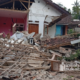 Penampakan rumah yang rusak parah akibat pergerakan tanah di Kampung Cijambe RT 05/07, Desa Bantargadung, Kecamatan Bantargadung, Kabupaten Sukabumi. Foto: KARIMULLAH//INILAHSUKABUMI.COM