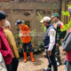 Petugas gabungan dari pemerintah desa, BPBD, dan aparat setempat melakukan peninjauan langsung ke lokasi terdampak pergerakan tanah di Kampung Cijambe, Desa Bantargadung, Kecamatan Bantargadung, Kabupaten Sukabumi, Sabtu (28/2/2026). Foto: Karimullah/INILAHSUKABUMI.COM