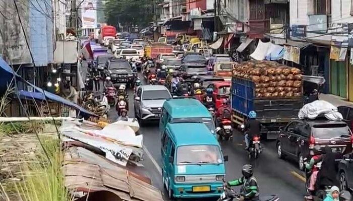 Jalur Utama Sukabumi Bogor Mulai Padat