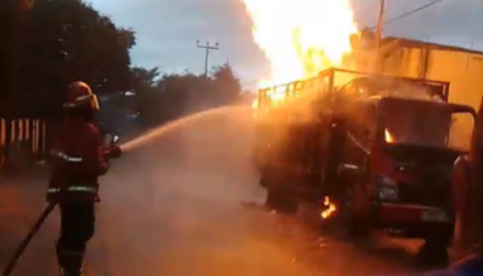 Aksi Heroik Damkar Sukabumi, Dibalik Insiden Kebakaran Truk Pengangkut Gas LPG di Palabuhanratu