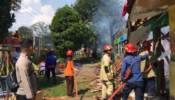 TK di Warungkiara Sukabumi Terbakar, Kerugian Capai Rp402 Juta