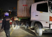 Truk Kontainer Gagal Menanjak di Pamuruyan Sukabumi, Antrean Kendaraan Hingga Exit Tol Bocimi