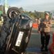Kondisi minibus hitam bernopol D 1137 AMF yang mengalami kecelakaan di Exit Tol Bocimi Parungkuda, Kabupaten Sukabumi, Rabu (25/3/2026) pagi. Foto: Istimewa