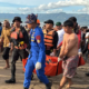 Petugas gabungan saat mengevakuasi jasad Sayid Hidayatullah (14), warga Kampung Pakuhaji, Desa Sundawenang, Kecamatan Parungkuda, yang sempat hilang akibat terseret ombak di kawasan Pantai Karangnaya, Kecamatan Cikakak, Kabupaten Sukabumi, Minggu (22/3/2026). Foto: Istimewa
